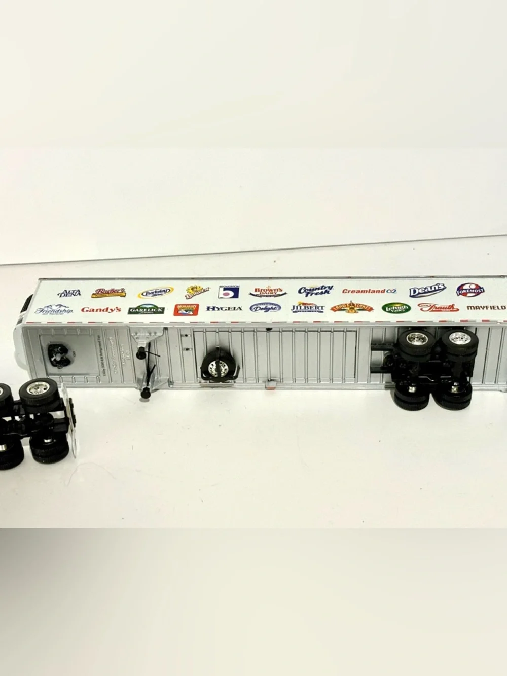DEAN FOODS 1:64 SCALE INTERNATIONAL PROSTAR TRACTOR-TRAILER WITH THERMO KING